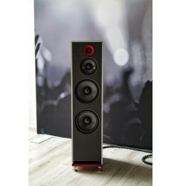 Die ALUMINE THREE von Stenheim ist ein passiver 3-Wege-Standlautsprecher in aussergewöhnlicher Qualität. | zu kaufen in Zürich