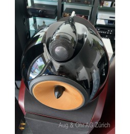 B&W 802 Nautilus