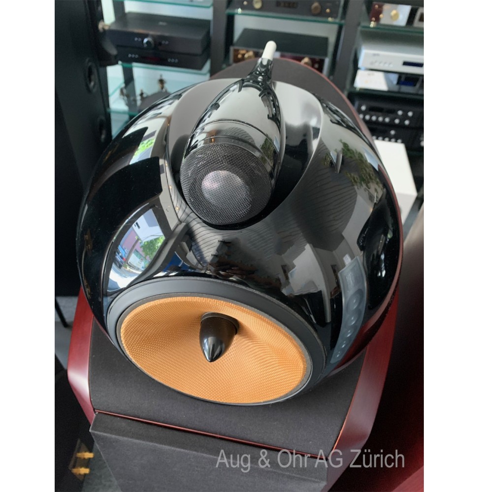 B&W 802 Nautilus